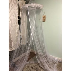 White Feathered Canopy